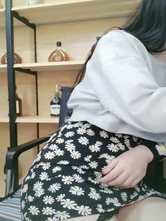 董小姐欠钱不还只好裸债裸还~自拍淫片给债主当抵押品~